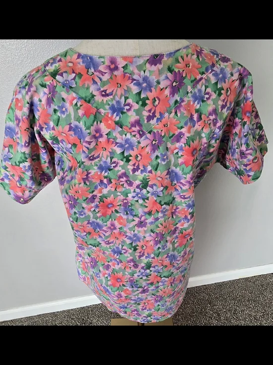 Scrub Med Floral Short Sleeve Scrub Top - Picture 4 of 4